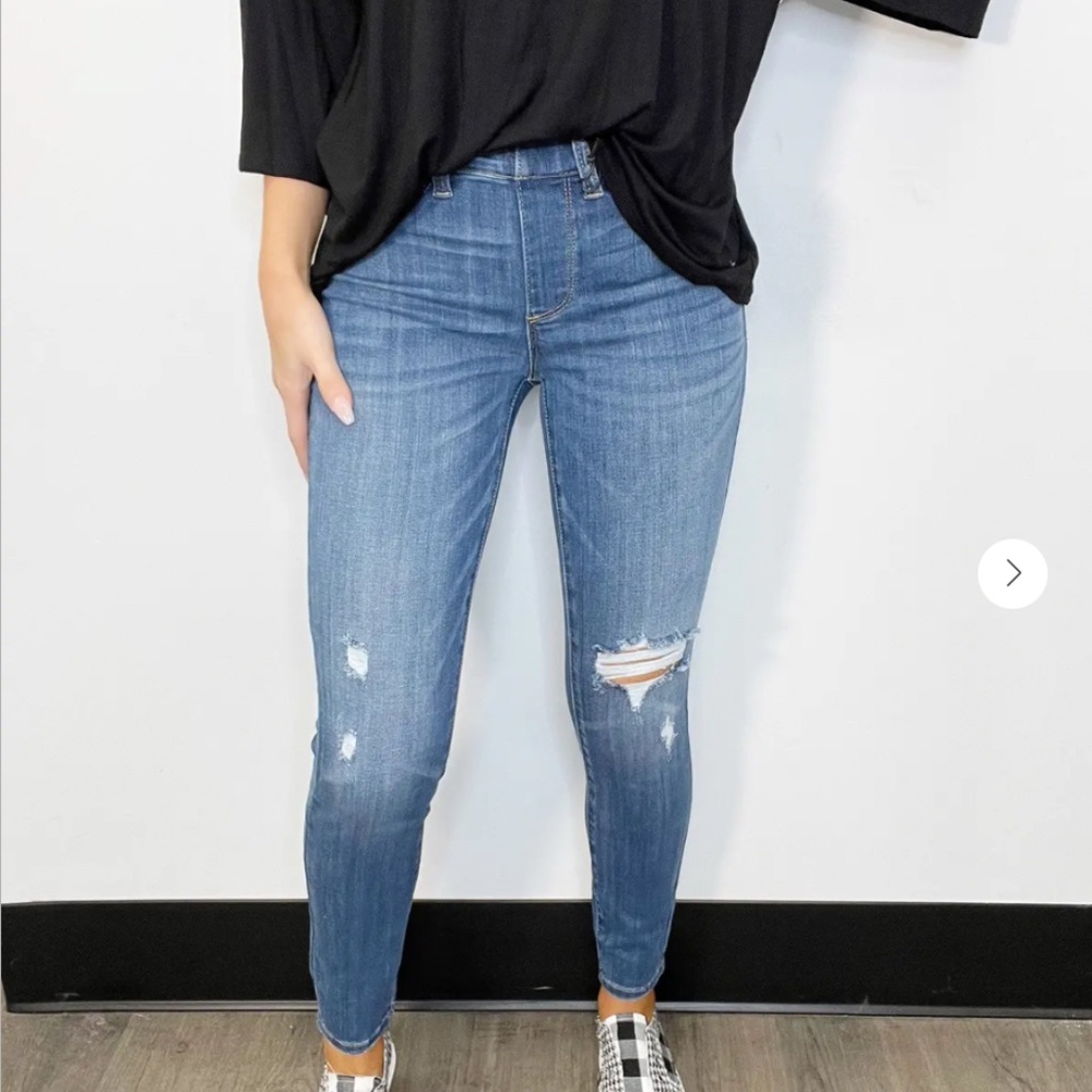 Judy Blue Mid Rise Destroyed Skinny Pull On Jeggings (Size 3/26)